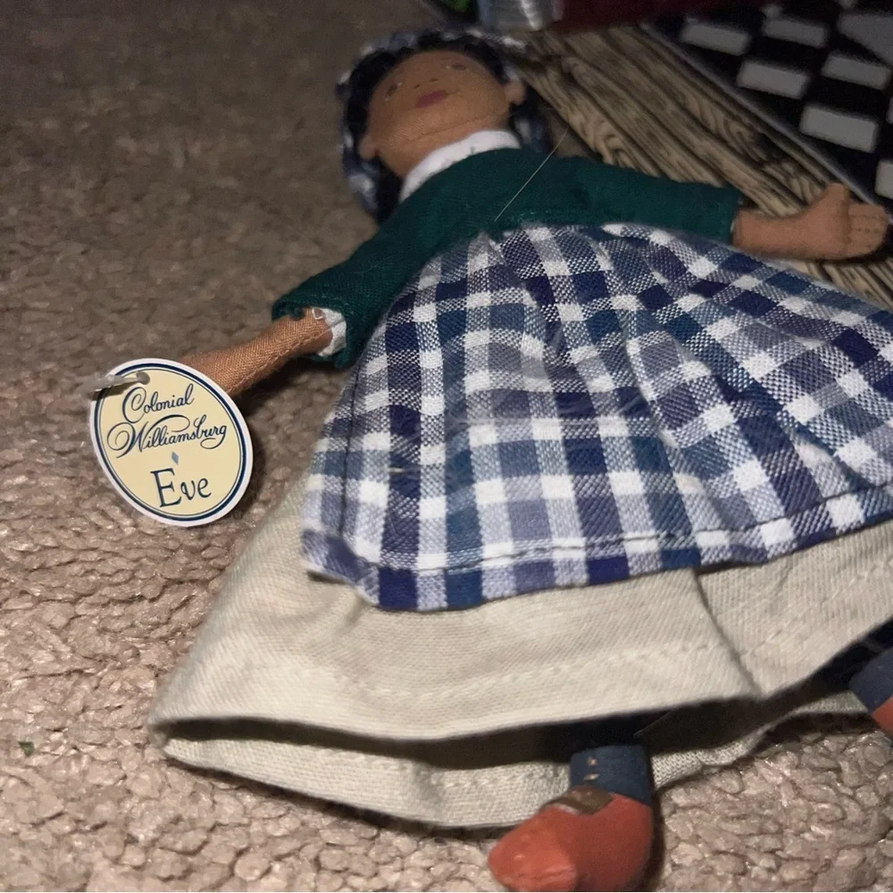 Vintage Colonial Williamsburg Cloth Fabric Dollhouse with Furniture and Dolls